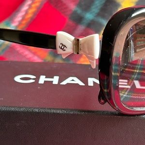 CHANEL Sunglasses Black w.White Bow